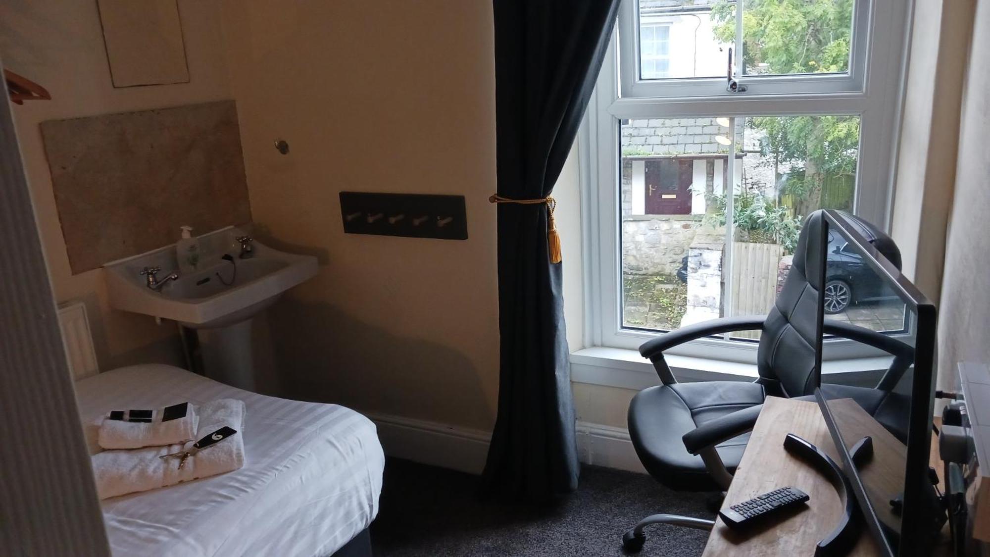 Mair'S Hotel Bridgend  Eksteriør billede