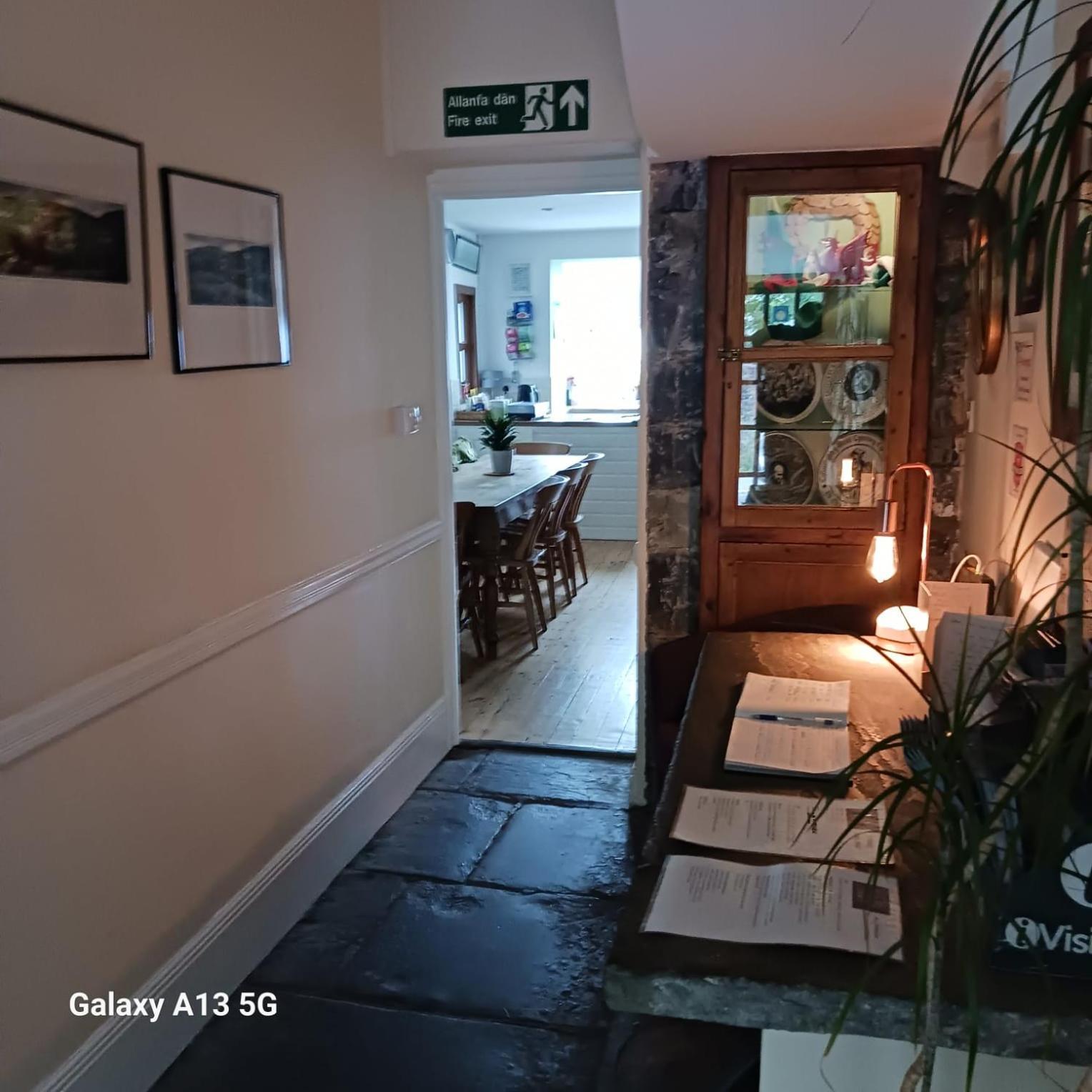 Mair'S Hotel Bridgend  Eksteriør billede